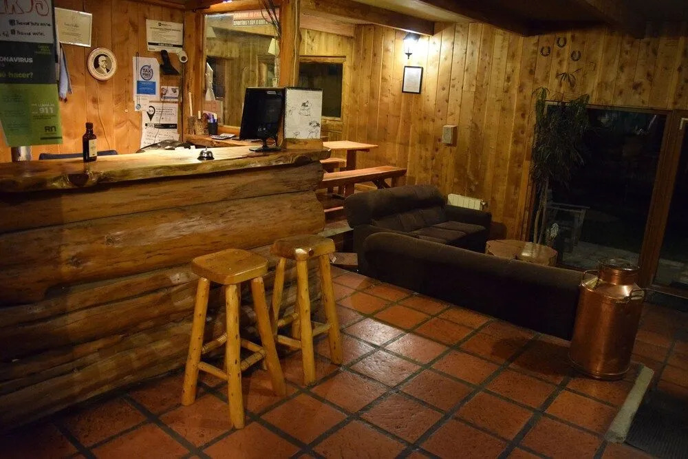 Periko´s Youth Hostel
