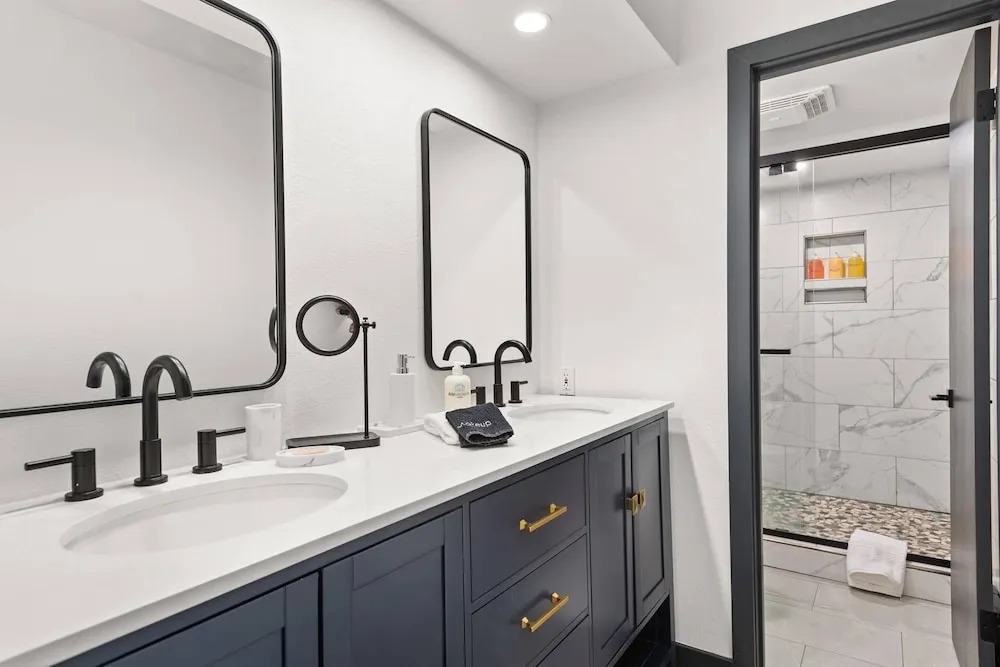 Snowmass Modern 3 Bedroom w/ Hot Tub 251