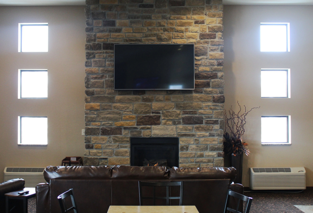 Cobblestone Inn & Suites - Denison | Oak Ridge