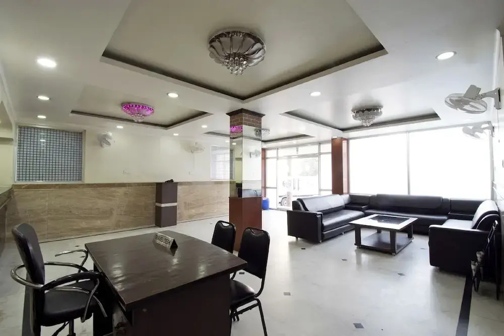 OYO 17109 Hotel Vipul Palace