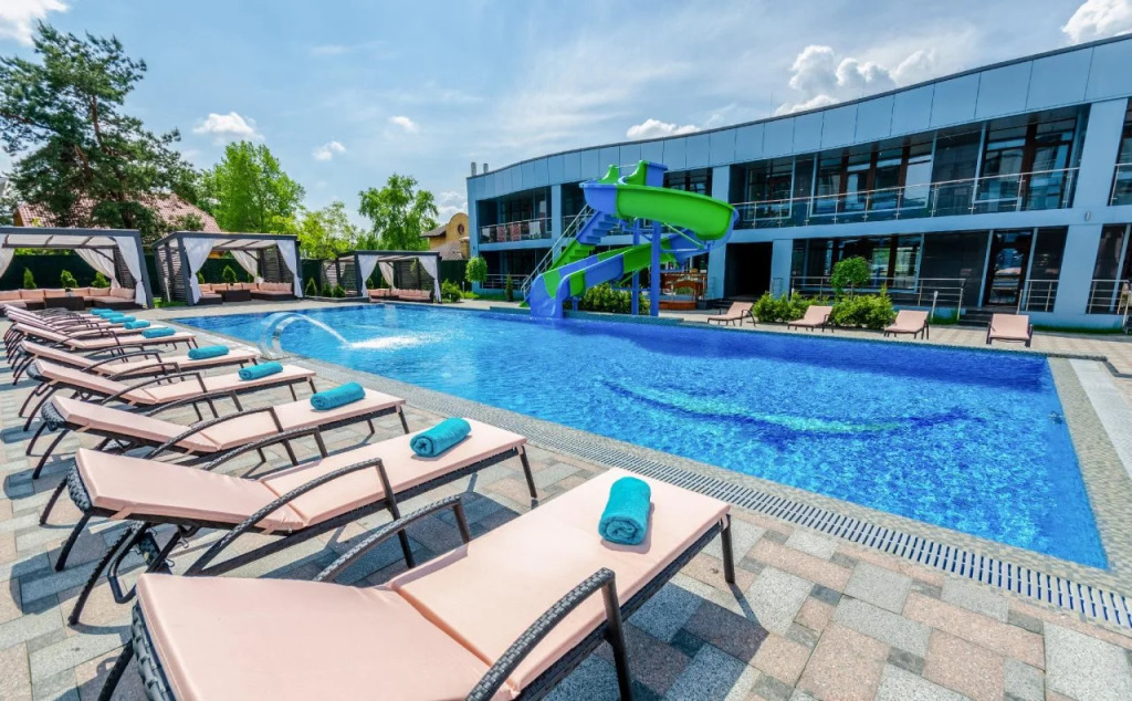 SKY RIVER Club Complex