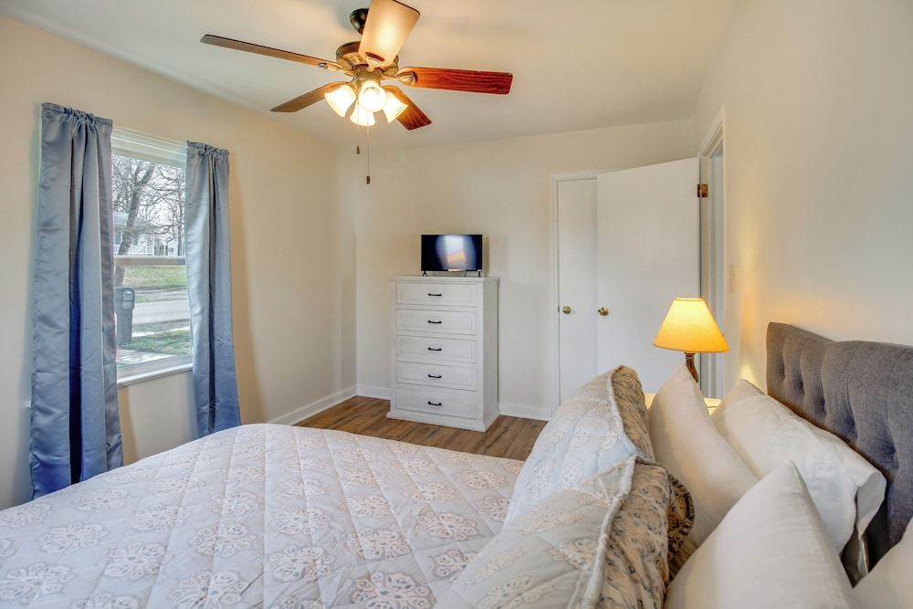 Lakes, Whiskey & More! Charming Home in Tullahoma