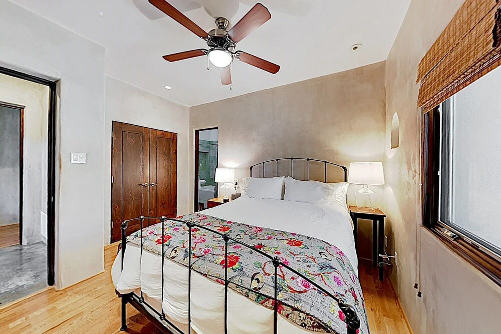Ultra-chic Adobe Casita - Walk To Historic Plaza! 2 Bedroom Cottage