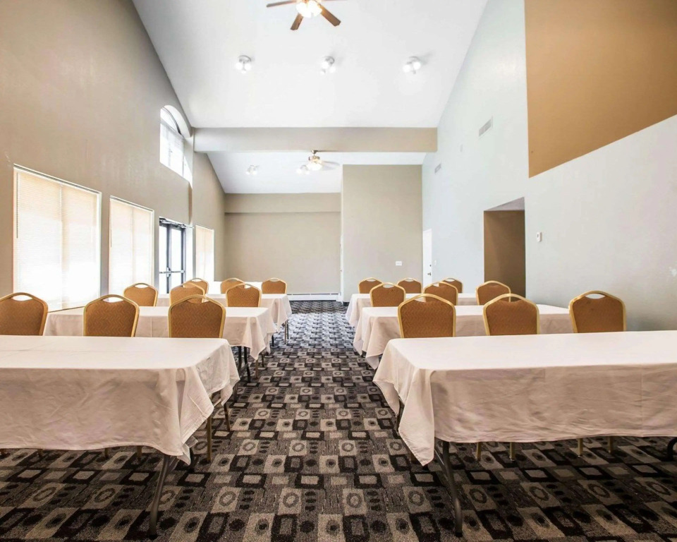 Rodeway Inn & Suites Milwaukee Airport