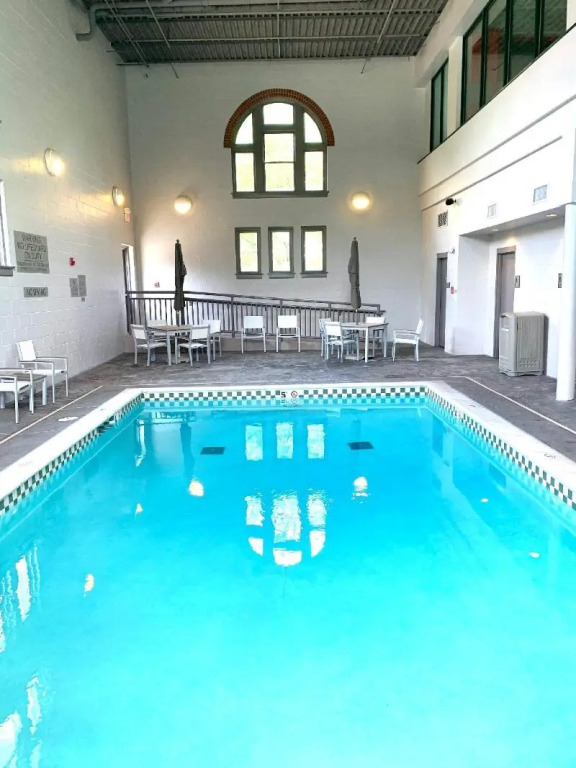 Country Inn & Suites by Radisson, St Charles Historic District