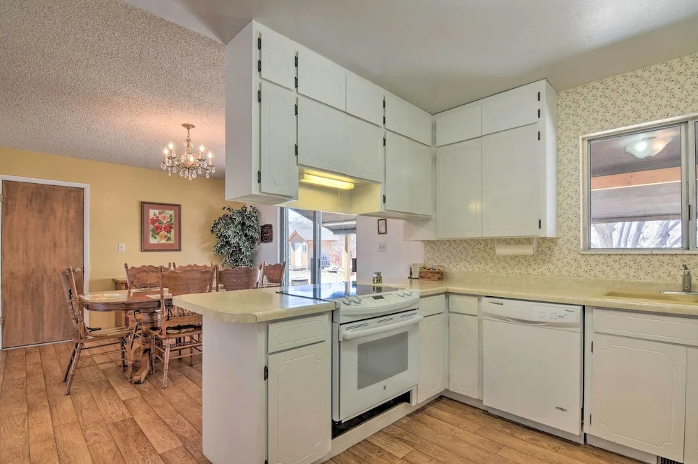 Bryce Canyon Area House w/ Mountain Views!