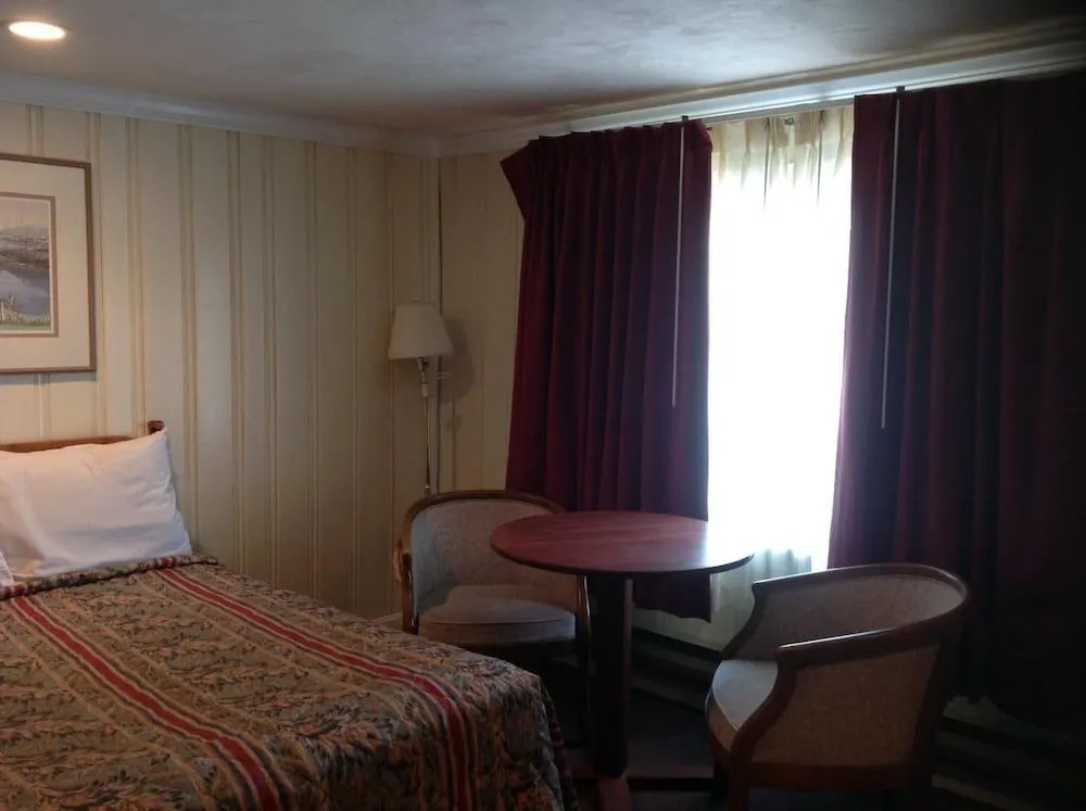 Tides Motel - Hampton Beach