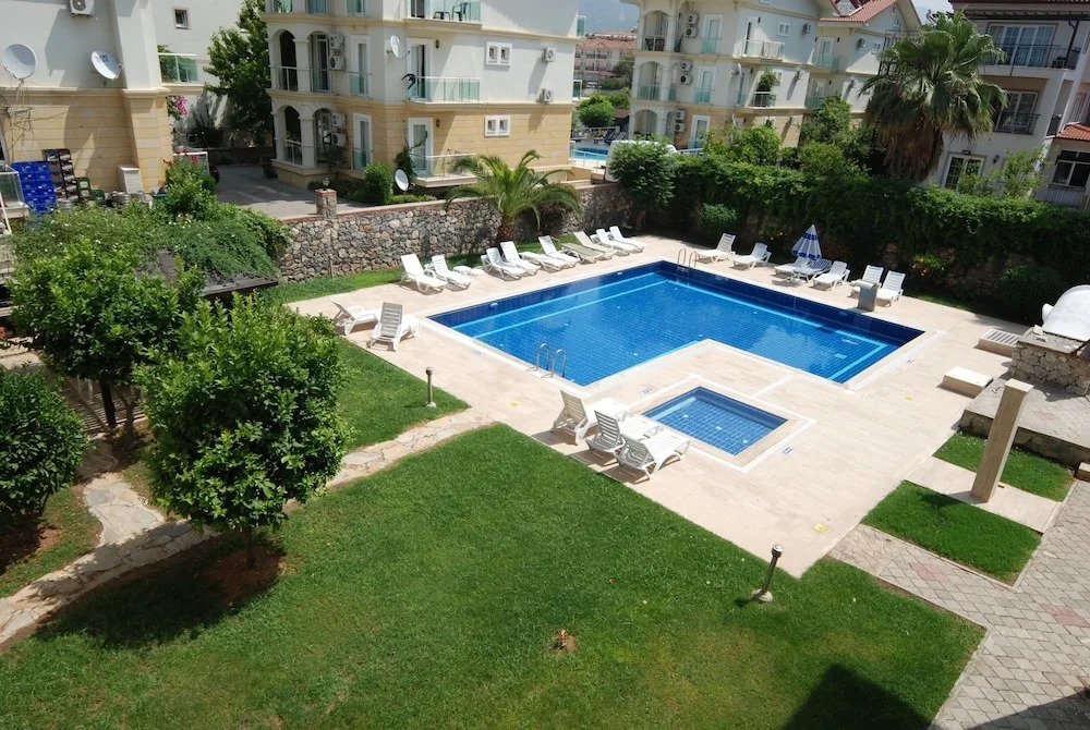 Saros Apartments