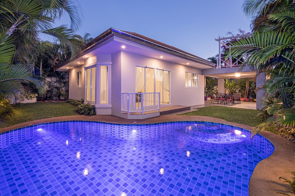 Luxury Villa With Private Swimmong Pool