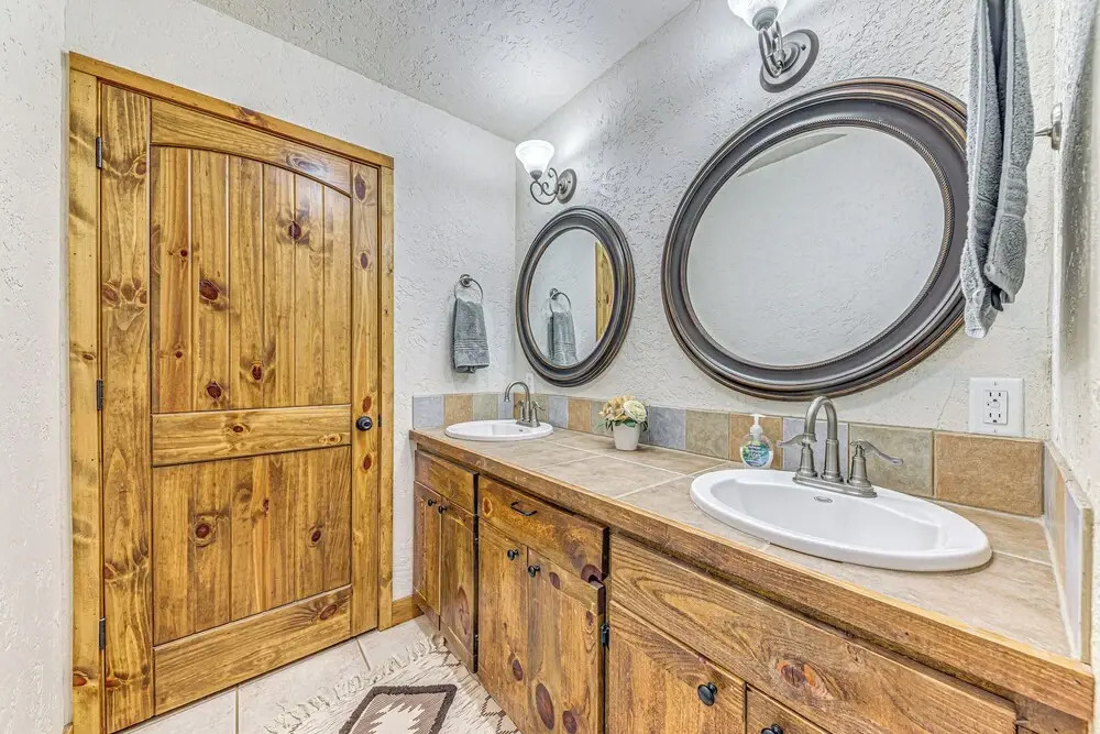 Hot Tub Haven w/ Game Room & Grill in Ruidoso!