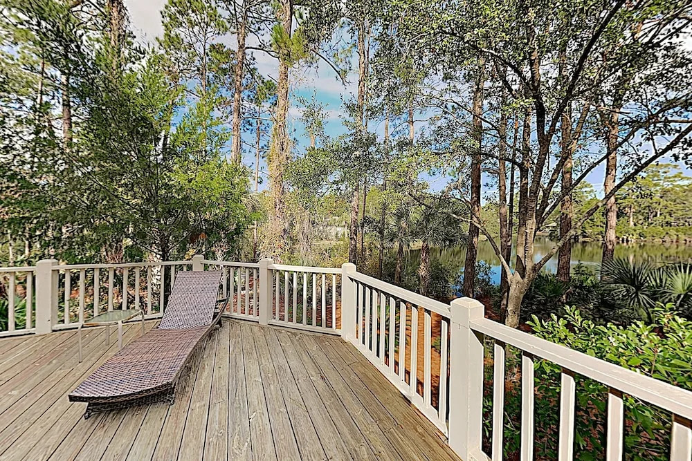 Serene Estate by the Marsh - Bike To Beach! Home