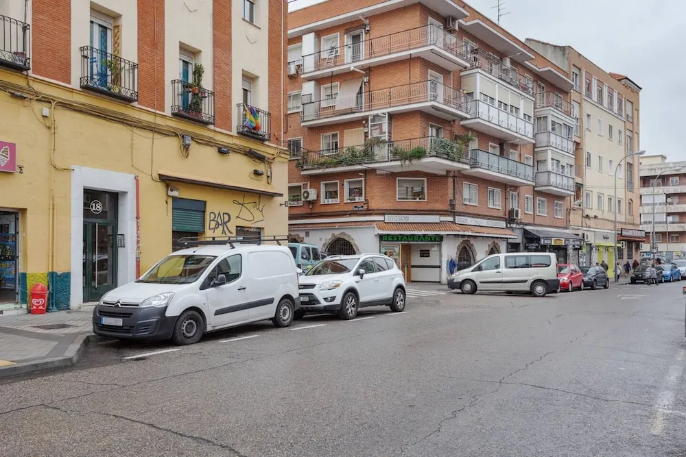 Cosy And Modern 2 Bedroom Apartment In Great Location