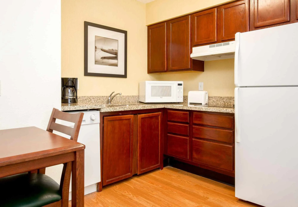 Bridgeway Suites Houston Iah North
