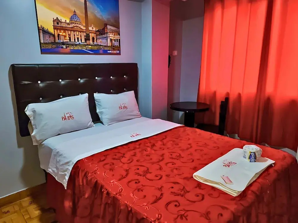 Visita Lima con excelente ubicación, wifi gratis y vistas en "Hostal Paris"