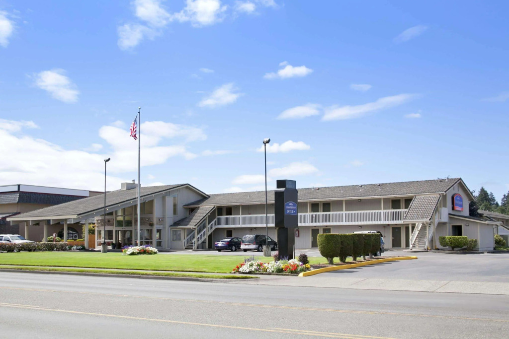 Howard Johnson Inn and Suites Tacoma