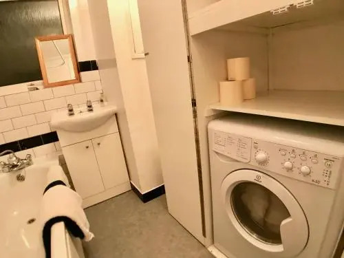 Central Apartment 5 Mins Putney Tube Station