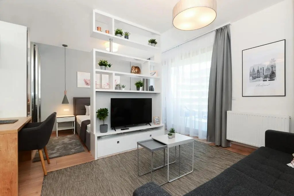 Silver Home Apartments
