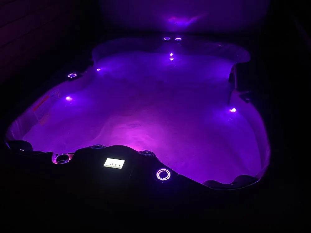 Enjoy Paradise Hot Tub, Bike & Beach Equipment!