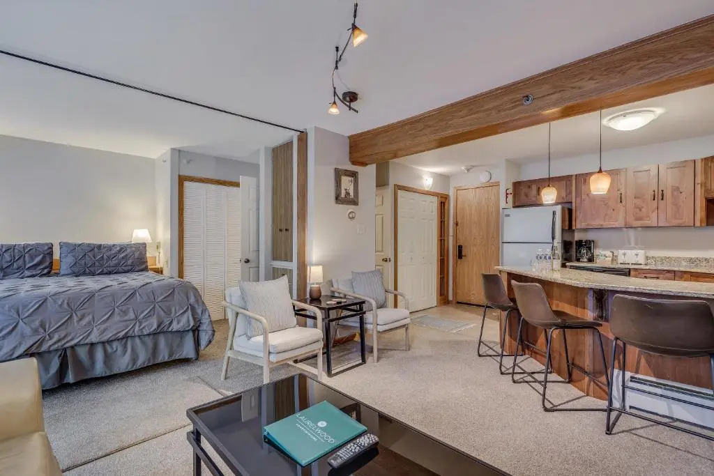 Laurelwood Condominiums Studio Premier Unit 201