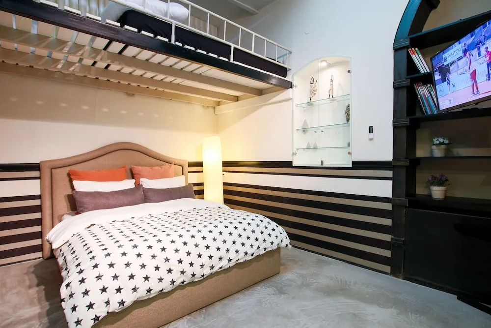 Classic studio Apt in heart of Tel Aviv