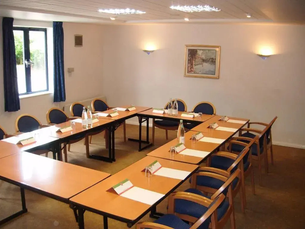 Garner Hotel Rotherham East by IHG