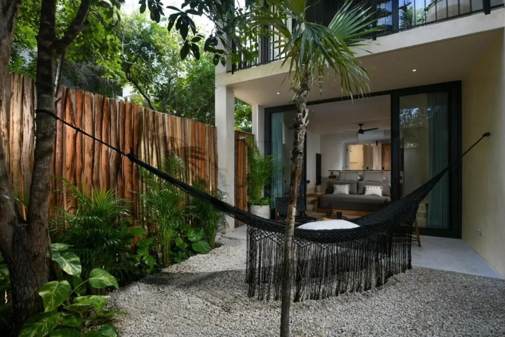 Casa Agape Boutique Hotel Rooftop Pool & Beach club access