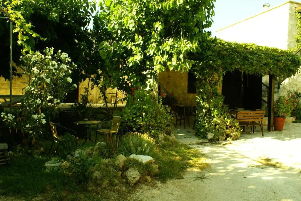 Loxandra Inn