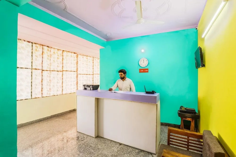 OYO 37728 Raghav Residency