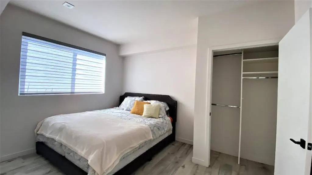 Beautiful and Sunny 3bd 2ba Hollywood Apartment