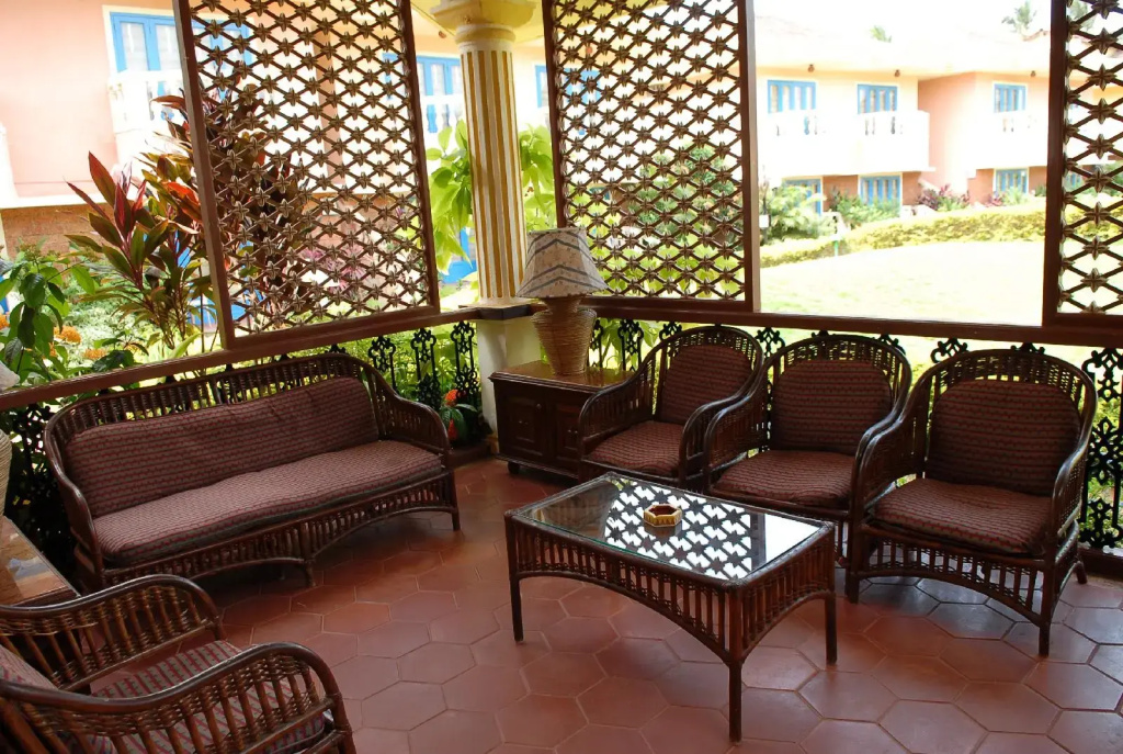 Coconut Grove Beach Resort