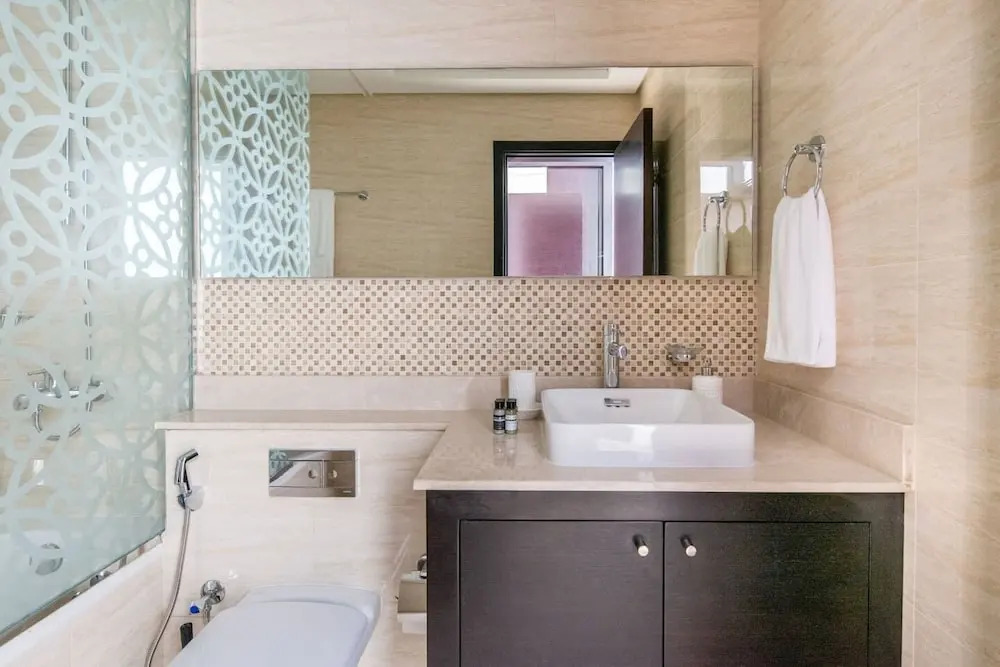 Regal & Modern 2BR With Study in Downtown Dubai - Sleeps 5!