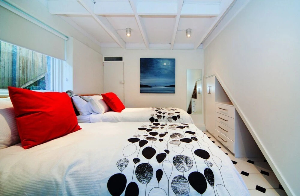 BM21 Balmain 2 Bed Beauty