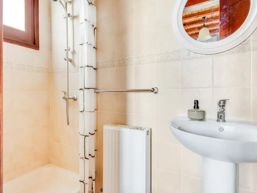 Spacious 7-bdr Villa With Pool & Sea View