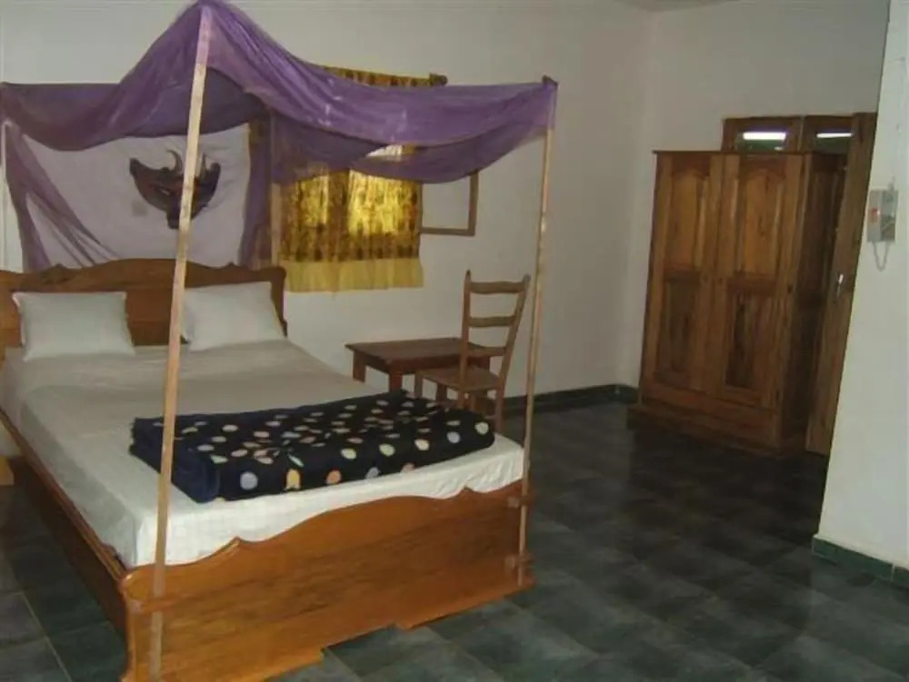 Hotel Mimosa Airport