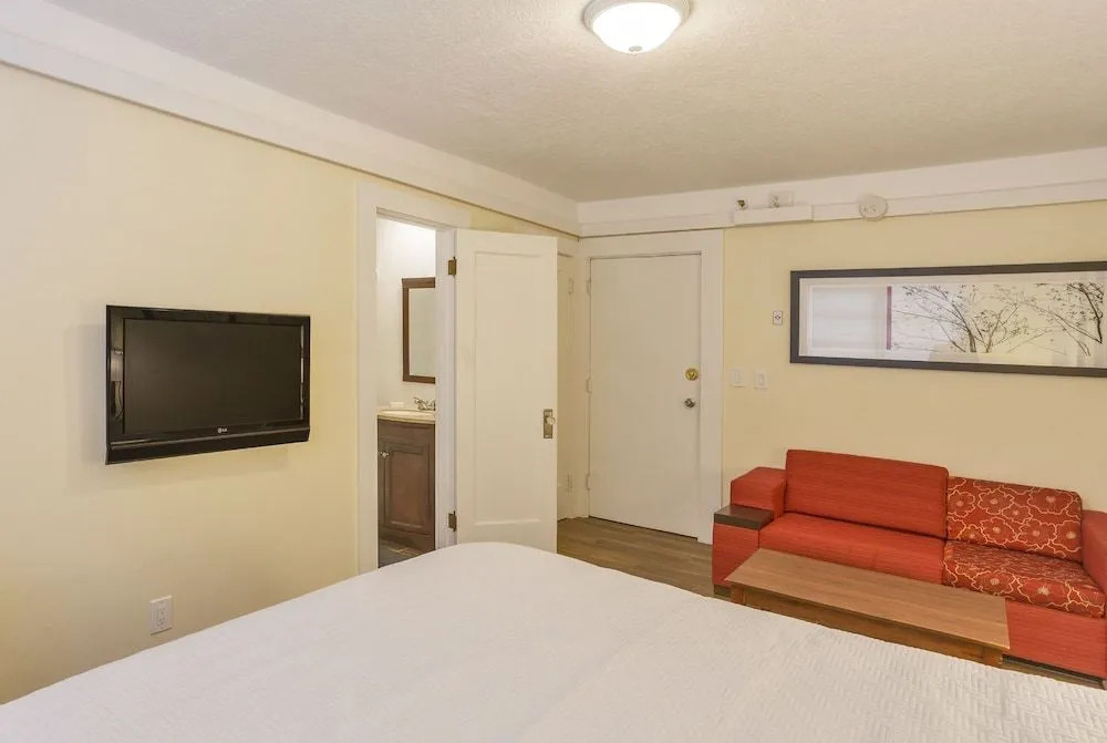 Palm Grove Inn