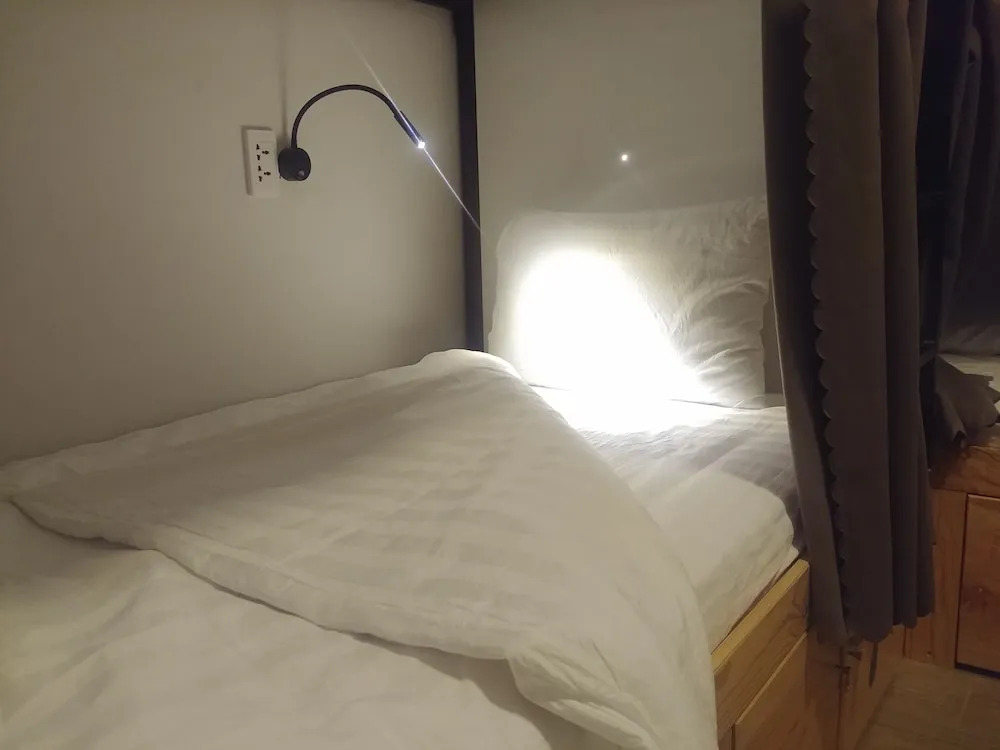 40K Four Of A Kind Hostel