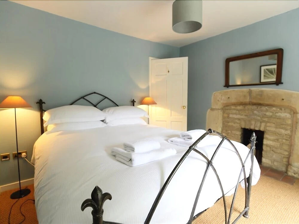 141 the Hill, Burford, Burford