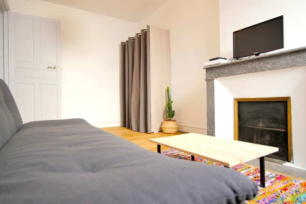Rustic Flat in the Heart of Bayonne
