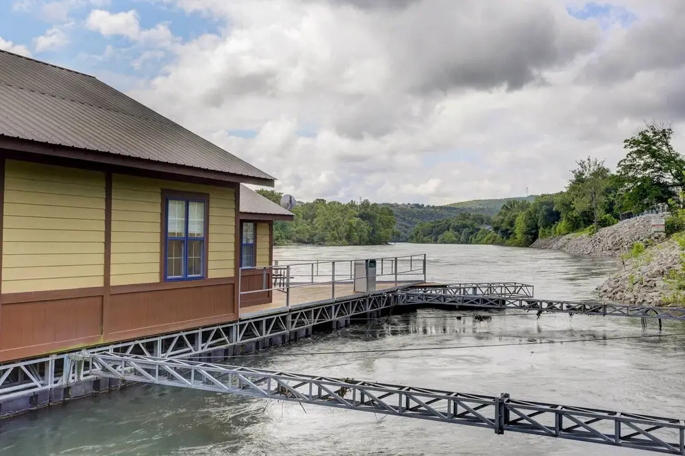 4 Mi to Strip: Cozy Lake-view Retreat in Branson