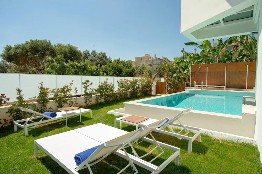Luxury Villa Mirror - 200meters From The Beach