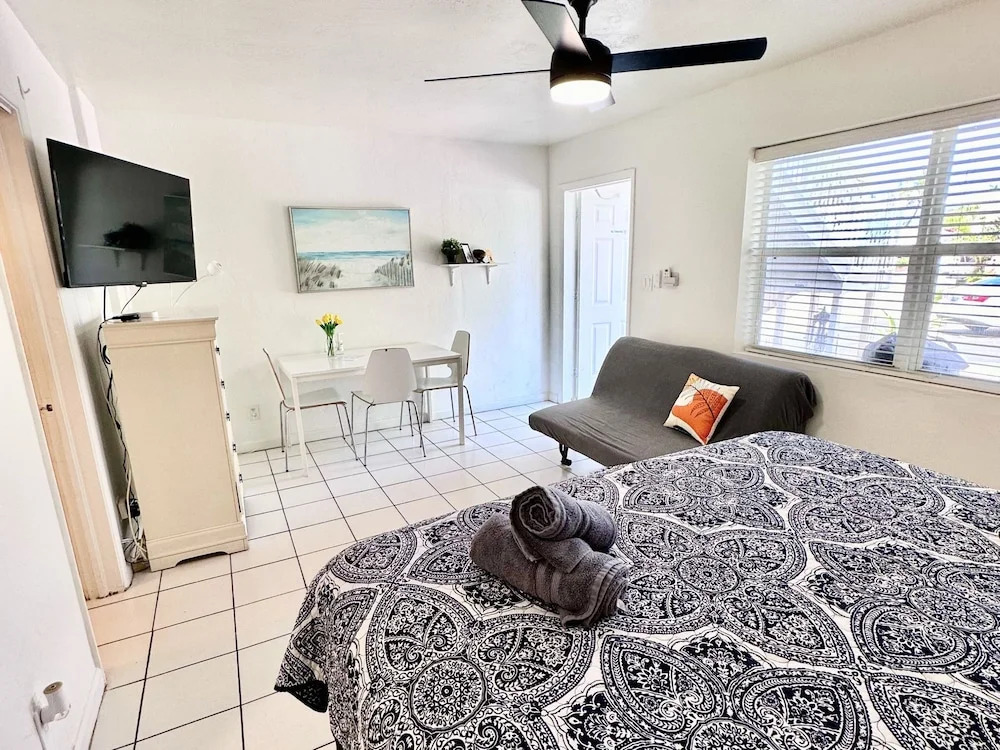 Southwinds 2 for 3 King Studio for 3 w Kitchen