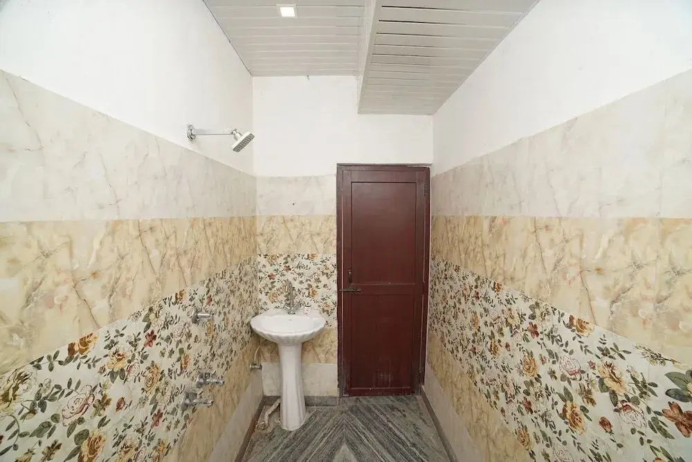 Hotel Mohan Palace by OYO Rooms