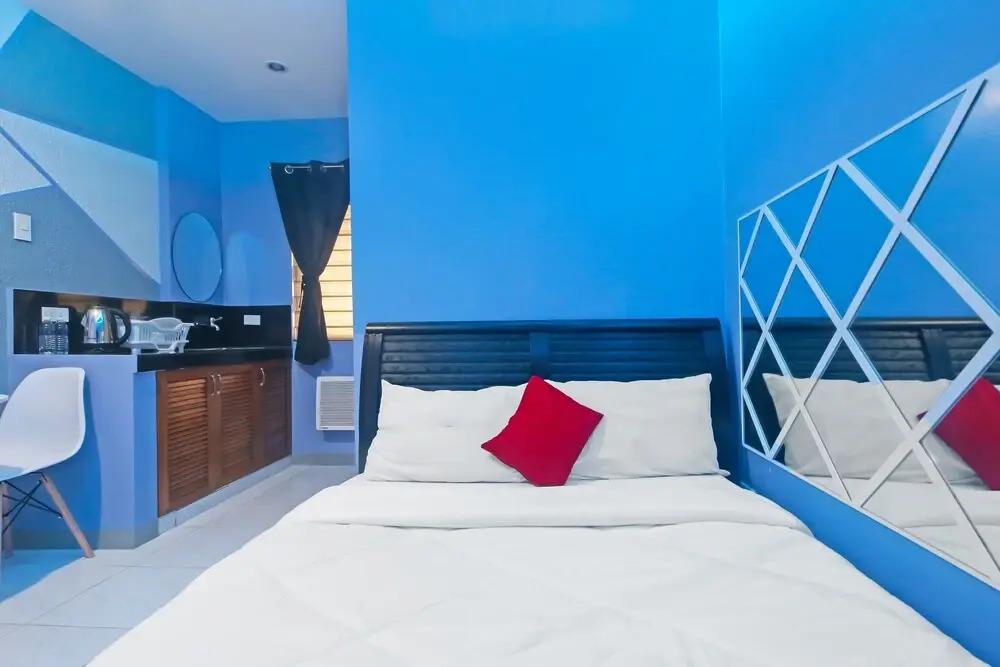 OYO 896 Silverio Suites