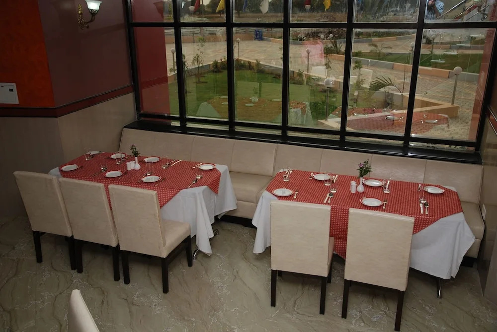 Hotel Triputi Behror