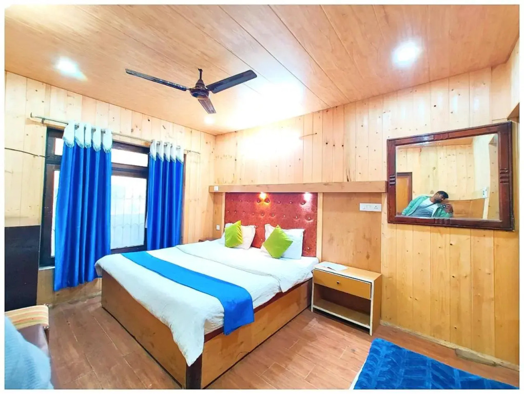 1 BR Boutique stay in Mall road, Nanital (761A), by GuestHouser