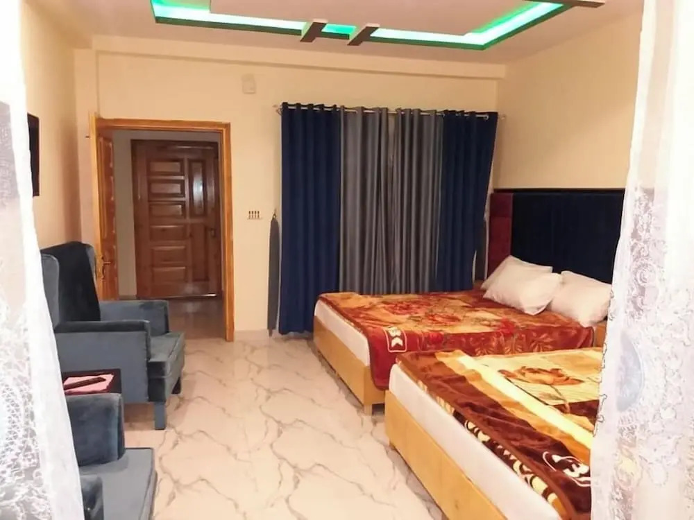 Hotel Rock Star, Naran