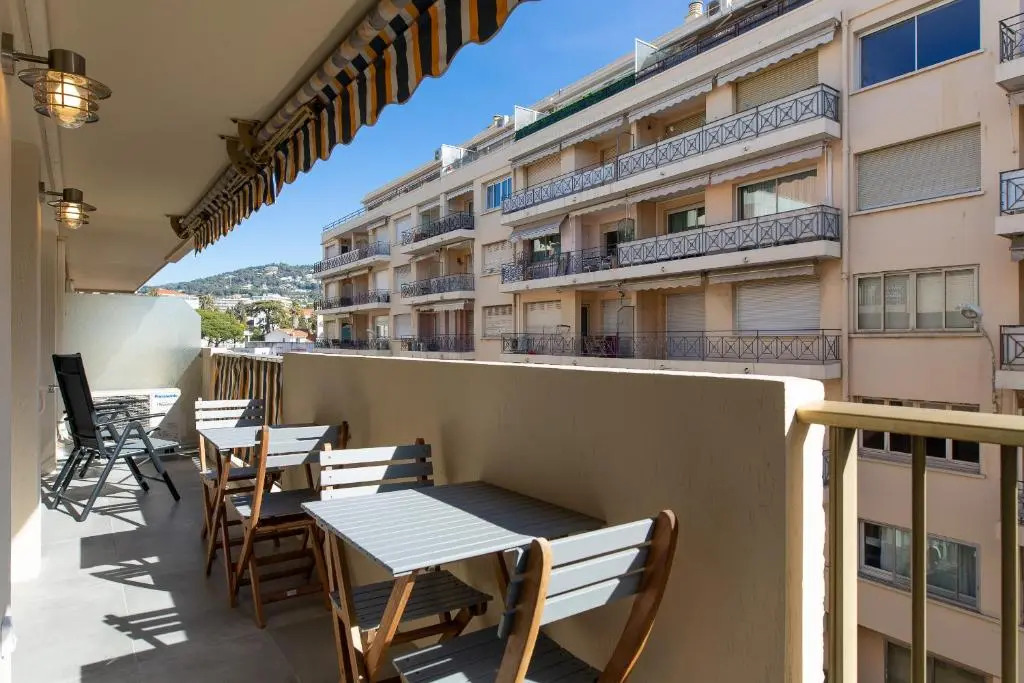 Martinez Area: Brand New & Design 1 Bed !