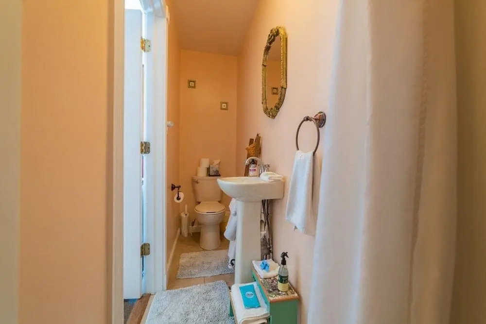 The Maid's Quarters Bed Breakfast & Tearoom