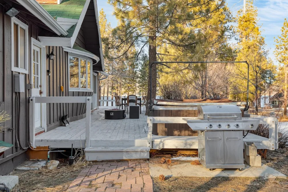 Lakeview Big Bear Cabin With Hot Tub, Deck, Fire Pit & Game Room