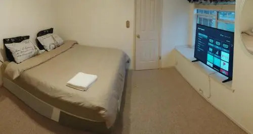 Cheap Private Room In a House